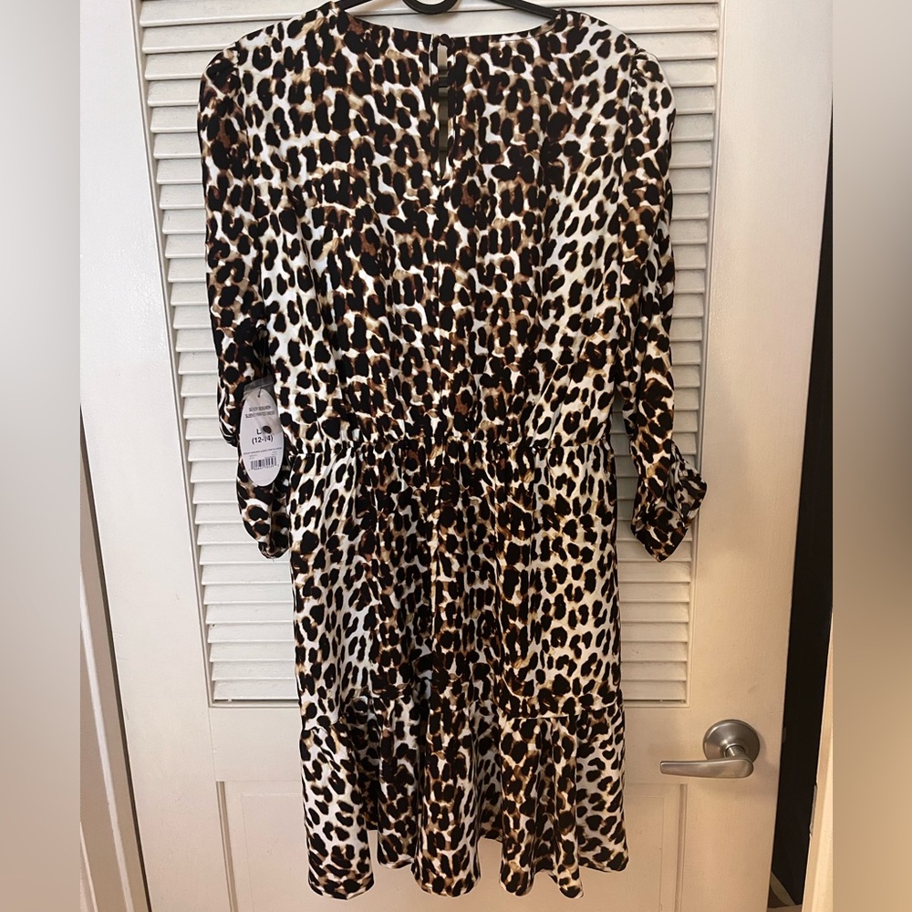 Scoop Scrunch Sleeve Printed Dress in a Leopard Print in size Large/12-14